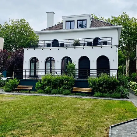 De L'hippodrome Apartment *