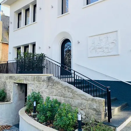 De L'hippodrome Apartment *