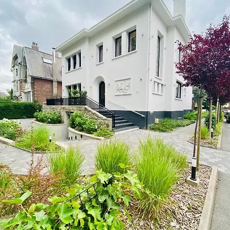 De L'hippodrome Apartment