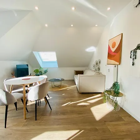 De L'hippodrome Apartment *