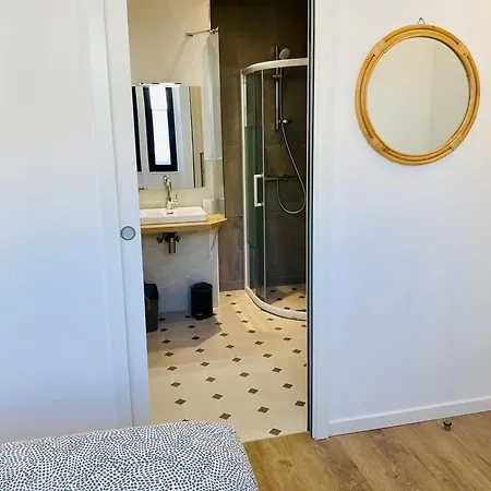 De L'hippodrome Apartment *