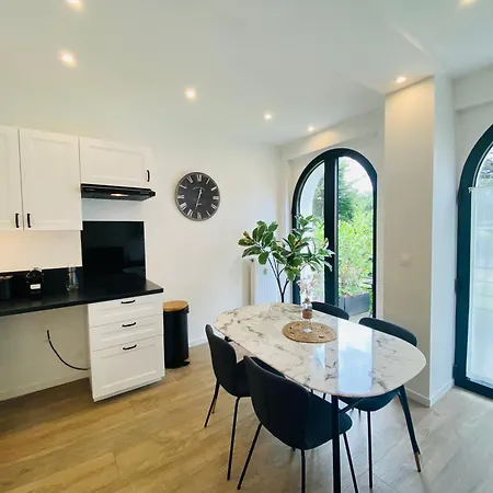De L'hippodrome Apartment