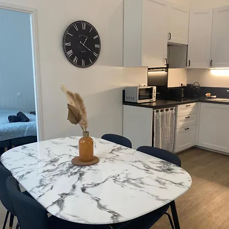 De L'hippodrome Apartment *