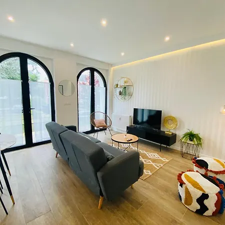De L'hippodrome Apartment *